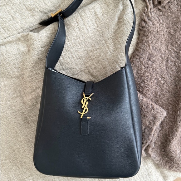 YSL Le 5 A 7 Supple Black - Small - Picture 8 of 13